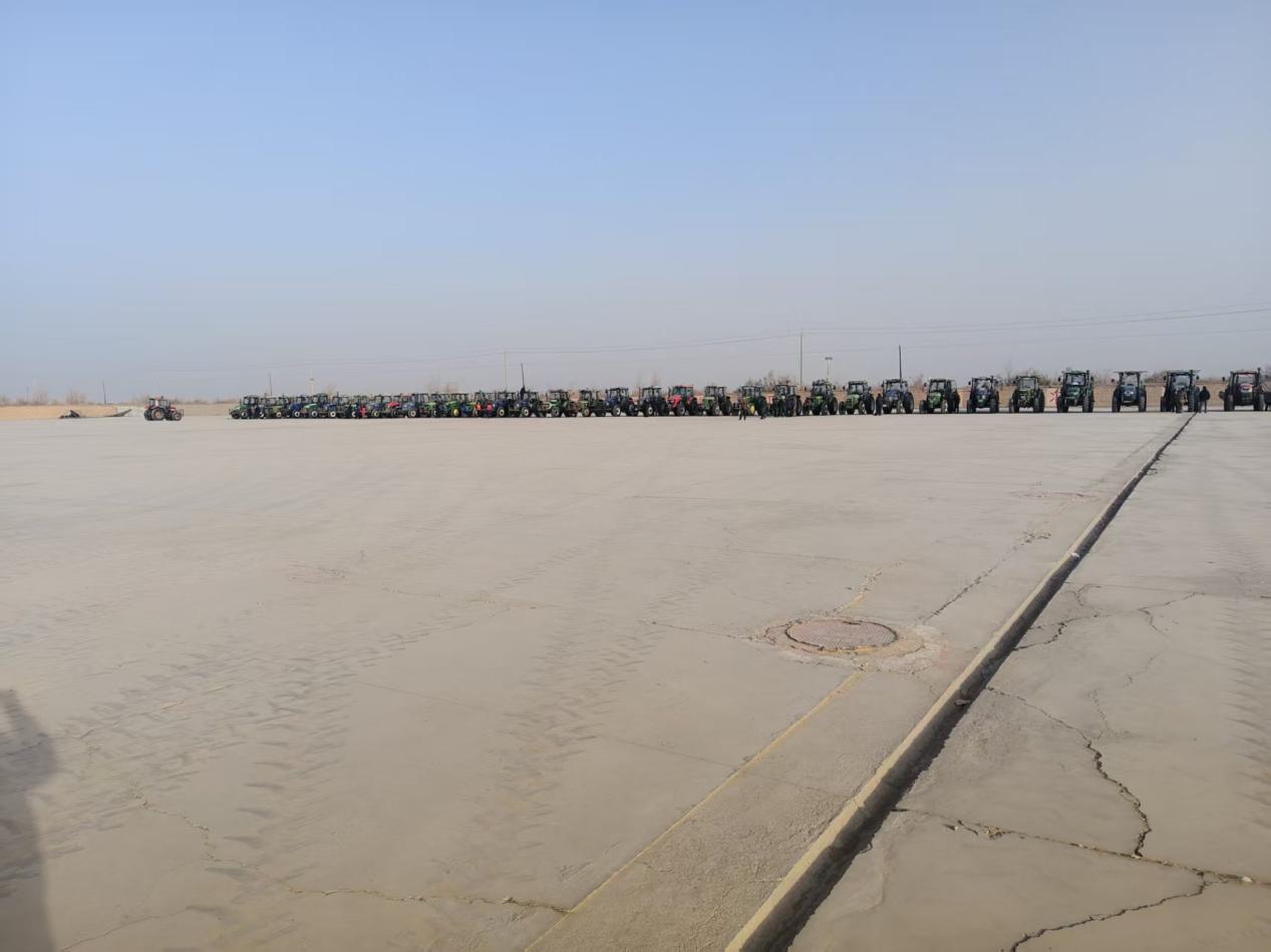 場地開放顯擔(dān)當(dāng)，服務(wù)農(nóng)戶保安全  鵬碩棉業(yè)騰出堆場助力農(nóng)機(jī)年檢“最后一公里”