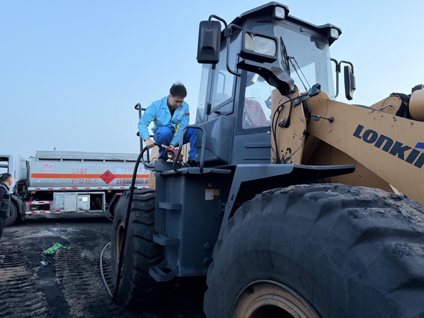 塔河兩岸春耕忙  阿拉爾石油“送油到田”助生產(chǎn)