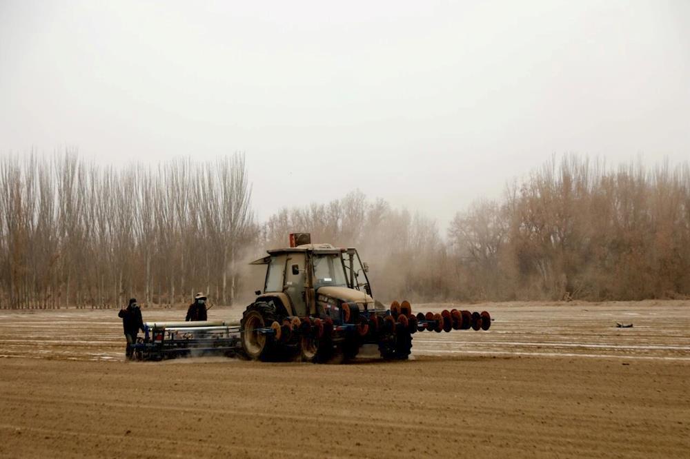 春耕備耕 | 覆膜保墑?chuàng)屵M度 凝心聚力備春播