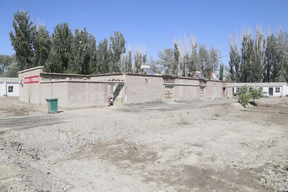 七團：觀人居環境整治效果，學黨員黨性修養