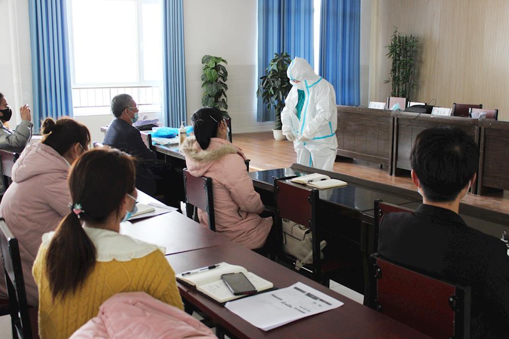 三團(tuán)開(kāi)展環(huán)境消殺、采樣工作技能培訓(xùn)