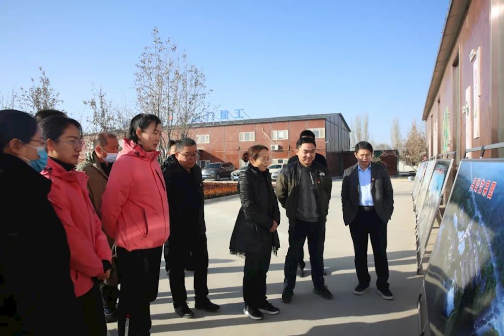 俯下身子干實事 蹲點服務暖人心 