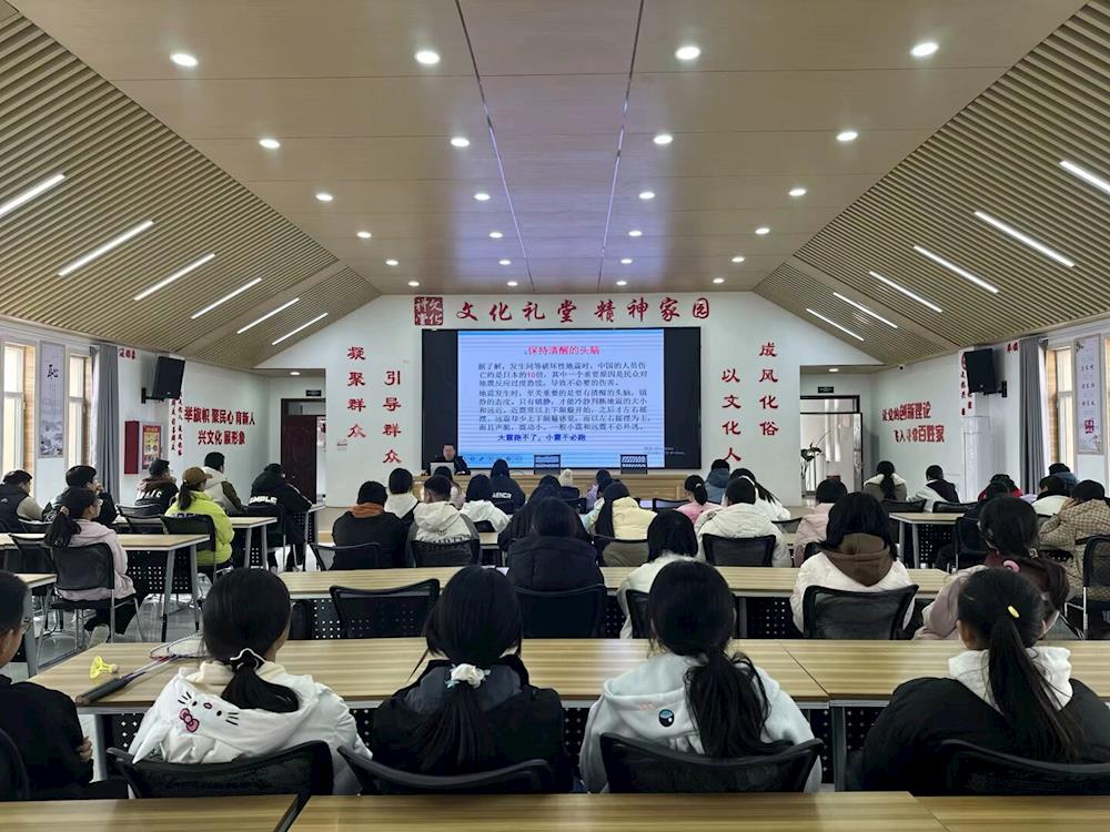 地震應(yīng)急演練 為青少年兒童筑牢安全防線